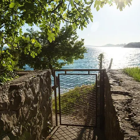 Nada Podstrana